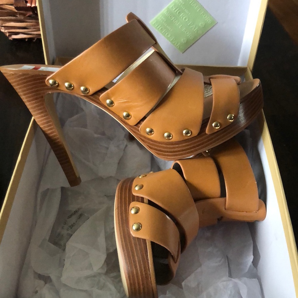 Shoes - Picture 2 of 3